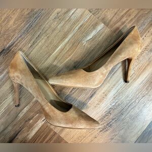 Banana Republic Elegant Tan Suede Women's 7 Heels Pointed Toe Shoes